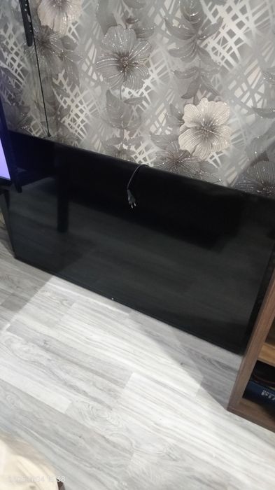 Продам телевизор на запчасти