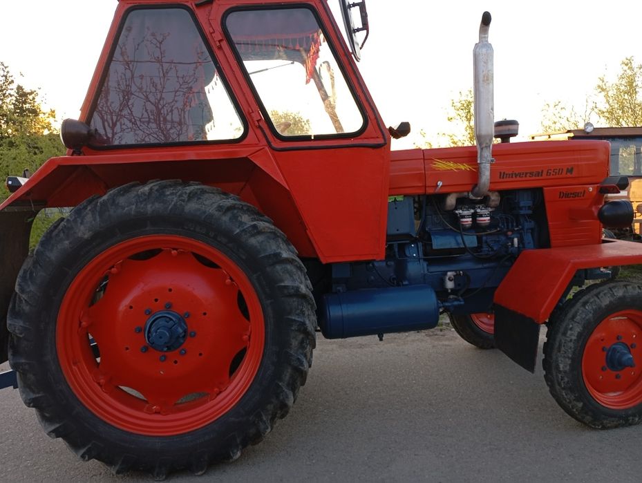 Vând tractor U650