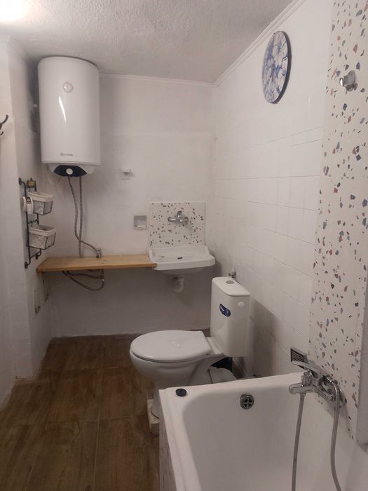 Дава се под наем Етаж от къща в Пловдив, Южен - 60 кв.м за 348.84 € - Снимка #3