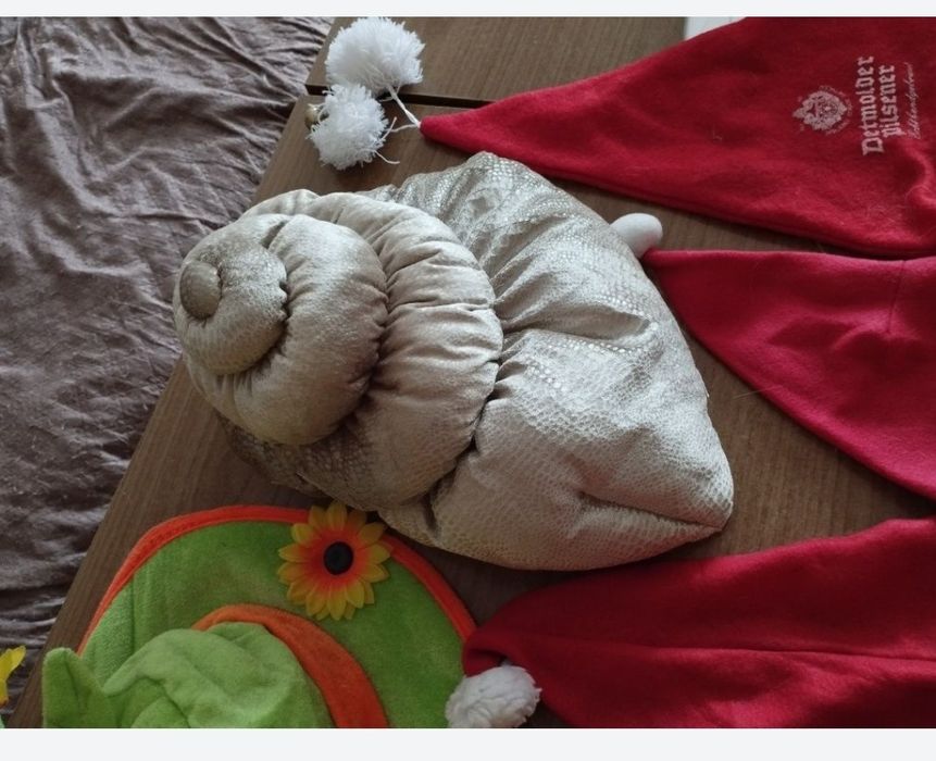 Карнавални шапки за маскарад и сюжетни игри