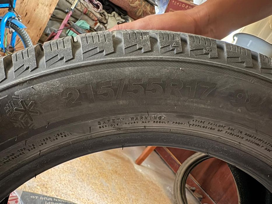 шины 215/55/17R продам