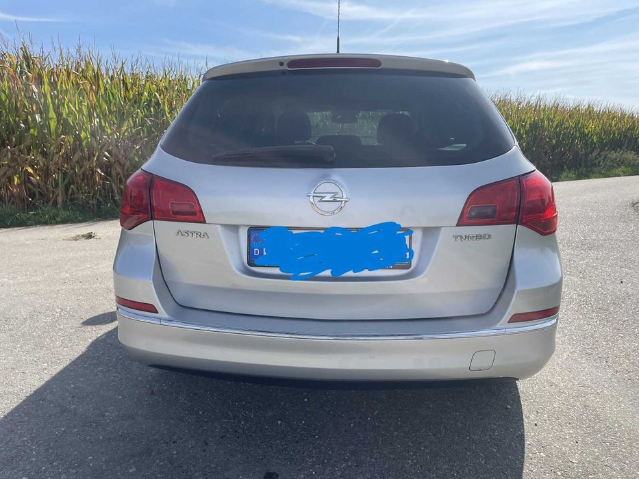 Opel Astra J Sports Tourer