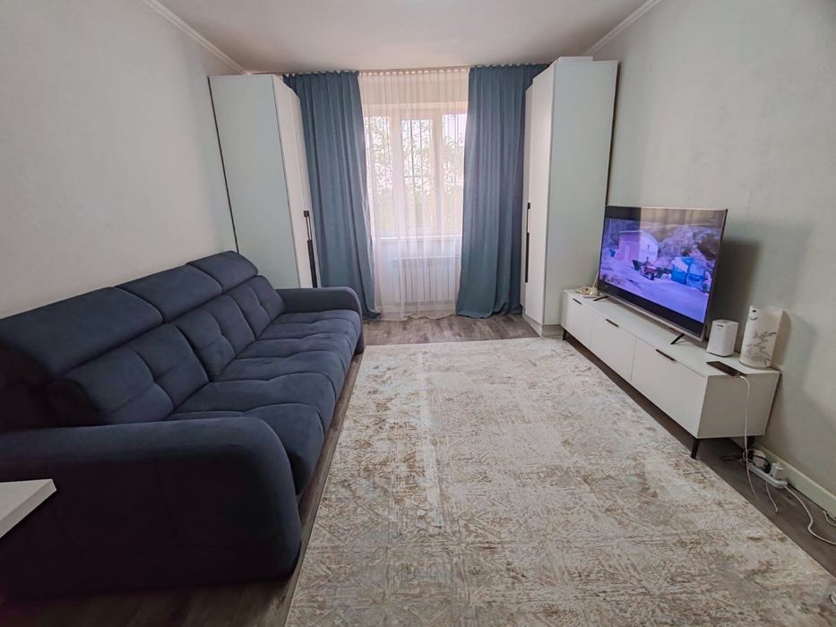 Продам диван в отомчном состоянии