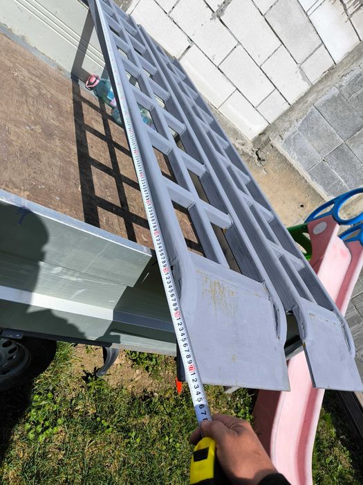 Vând rampi/cale  Greutate 5 tone sau schimb cu,cale de aluminiu 2 tone Pret 2500 Tel 0745177086