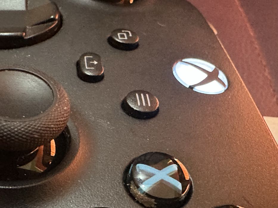 БЕЗЖИЧЕН контролер за XBOX CARBON BLACK и двойна зарядна станция