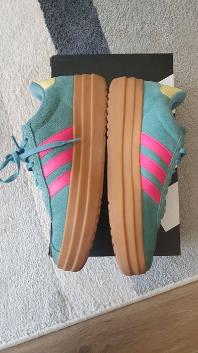 Продавам маратонки Adidas VL Court Bold, размер 39 1/3