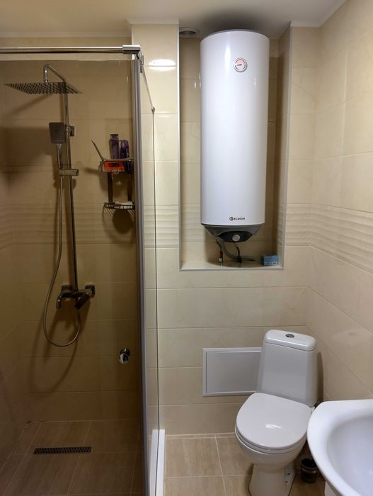 Продава луксозен тристаен апартамент