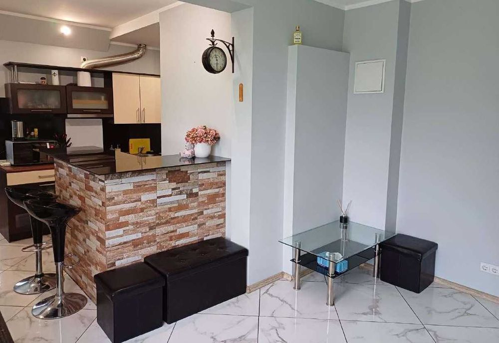 Дава се под наем Двустаен апартамент в Бургас, Възраждане - 63 кв.м за 320 € - Снимка #1