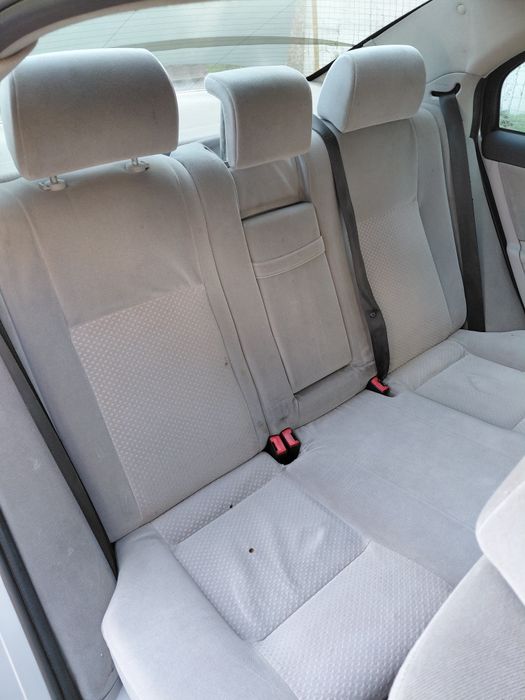 Vand Ford mondeo mk3 an 2002 1,8 benzina