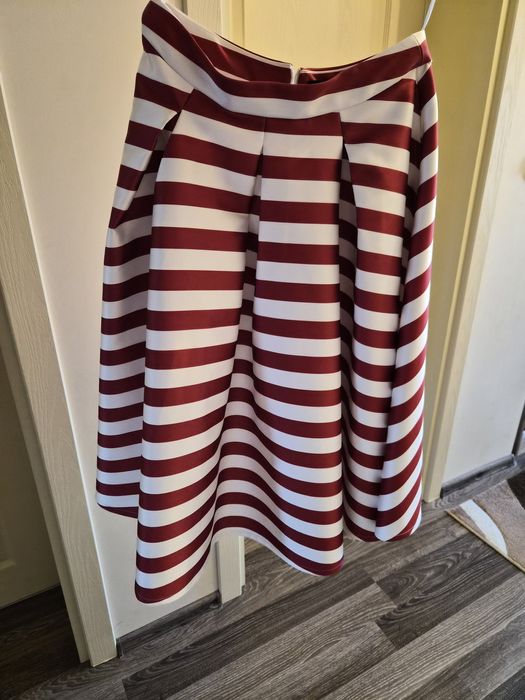 Дълга сатенена пола