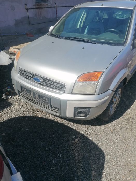 Capota aripa usa far geam trager Ford Fusion