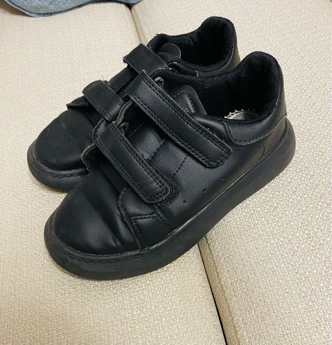 Продам сникерсы на липучке (мальчик, девочка)