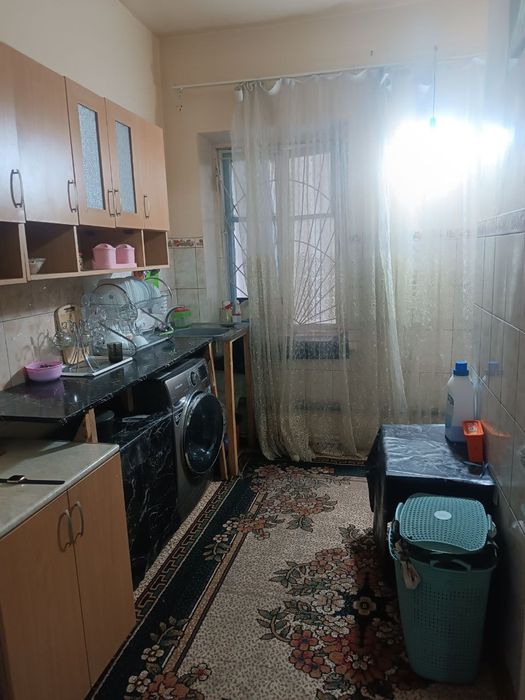 Продайотса 3 комнатная квартира в Мирабатском районе