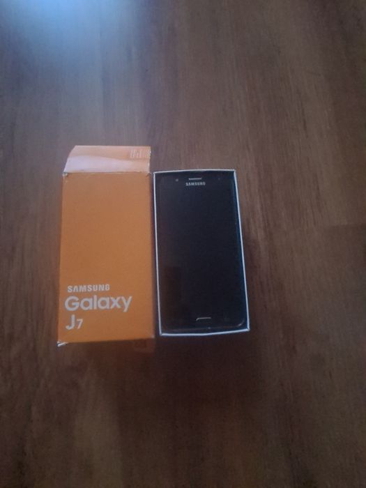 Продам телефон Galaxy j7