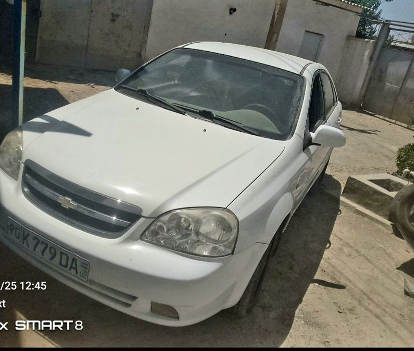 Avtomobil Lacetti