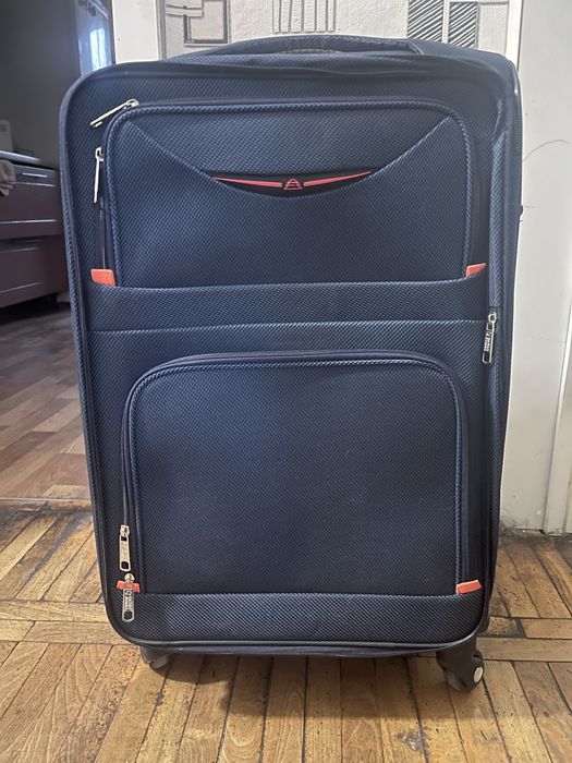 Чемодан на колесиках