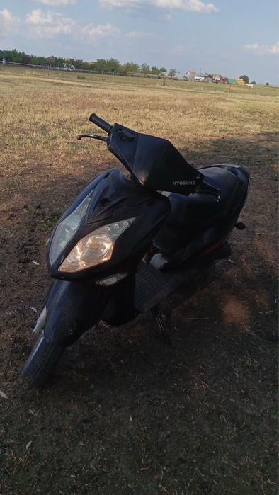 Vand scuter in 4T  de 50 cc