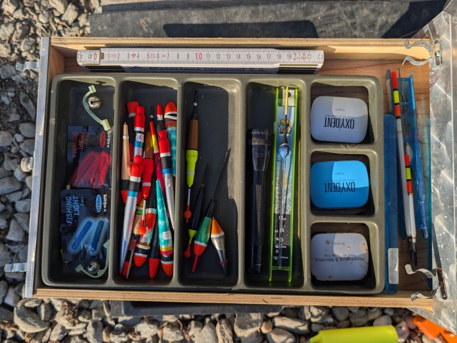 Scaun pescuit cu sertare si lada