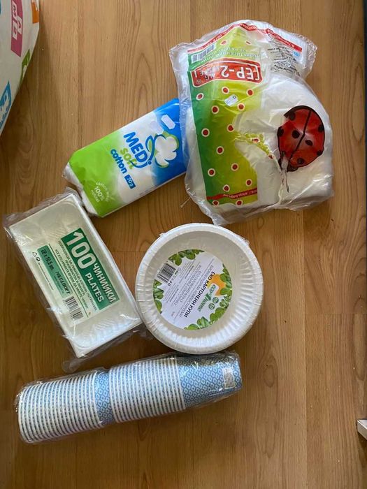 Пластмасови и картонени чаши, чинии, опаковки
