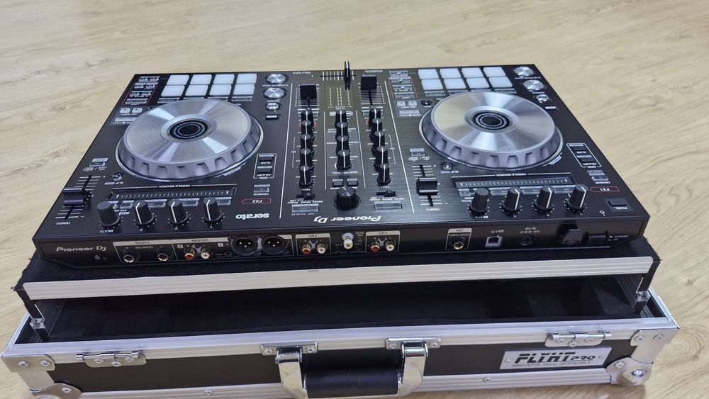 Consola Dj, Pioneer DDJ-SR2 plus Flyght Pro Case