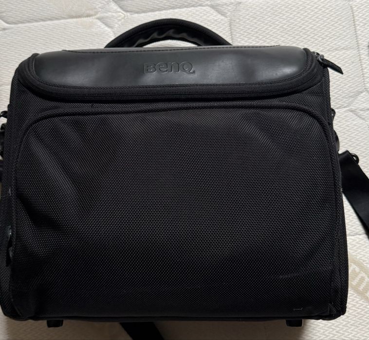 Proiector Benq MP620 si ecran de proiectie retractabil MovieLux Compac