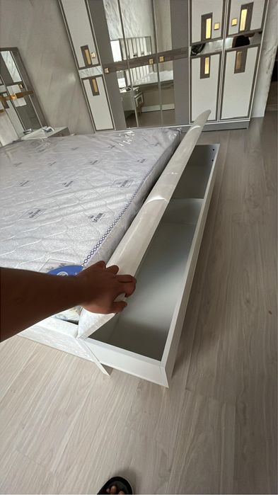 Срочно продам спальный гарнитур Турецкий