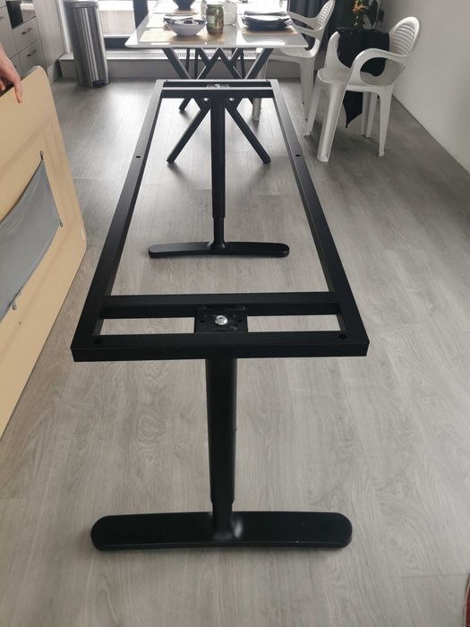 Продавам бюро с 4 алуминиеви стола