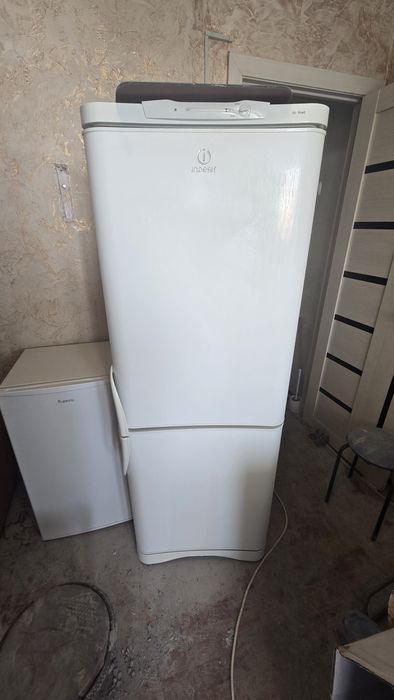 Холодильник бу Indesit