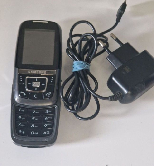 Telefon Samsung D600E