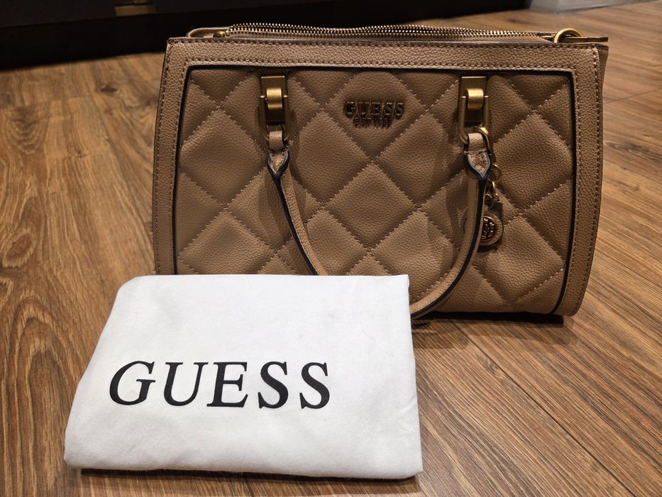 Дамска чанта Guess