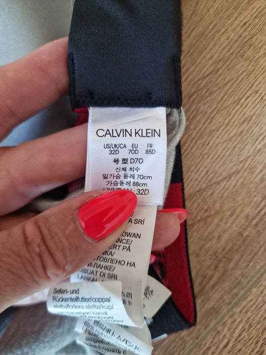 Страхотен дамски спортен топ CALVIN KLEIN, размер 70D