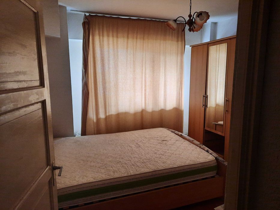 Caut coleg de apartament