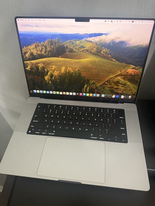 Macbook pro m3 16 inch 18/512