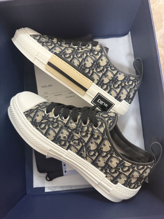 обувки на dior .