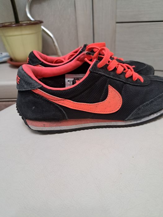 Продам кроссовки Naike 3000