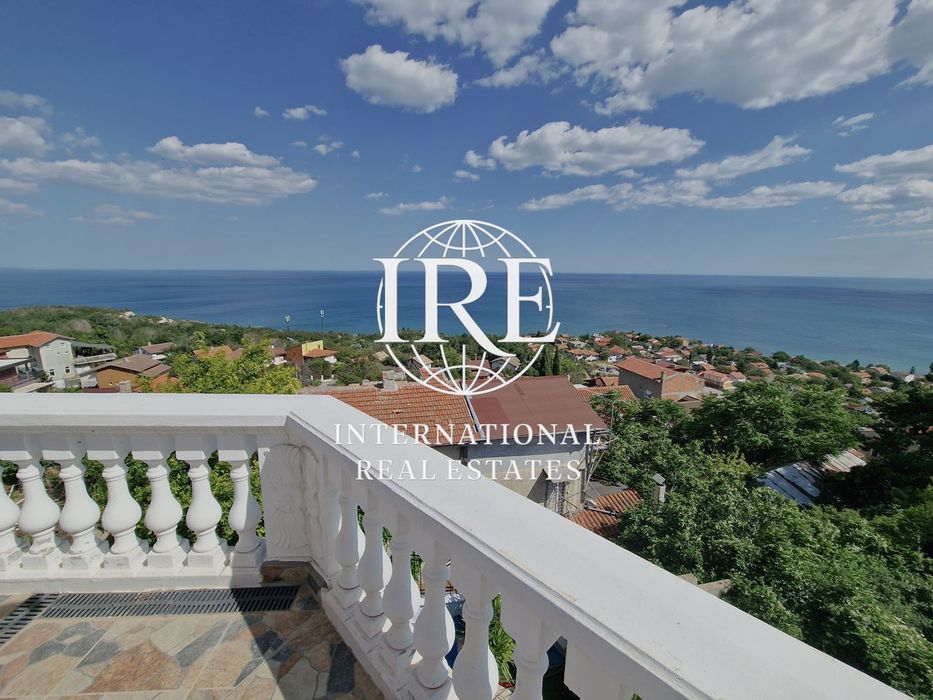 International Real Estates (IRE) представя: Великолепна триетажна къщ