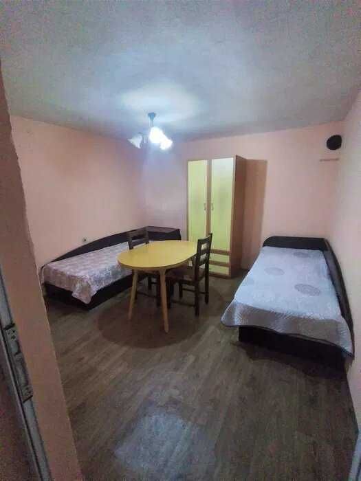 Дава се под наем Едностаен апартамент в Варна, Цветен квартал - 35 кв.м за 175 € - Снимка #1