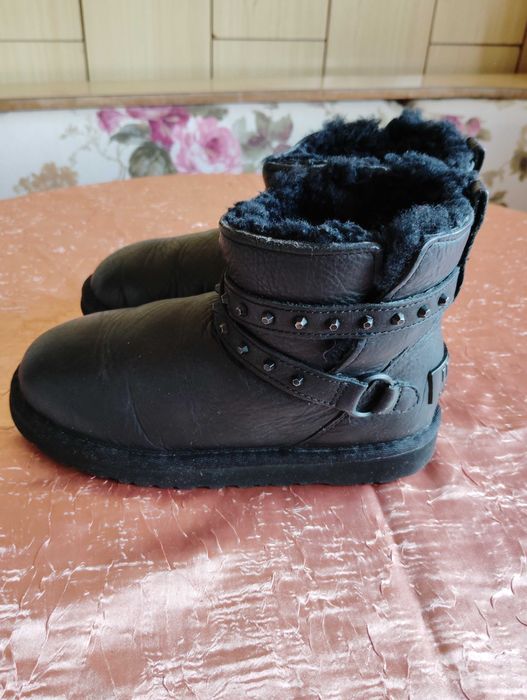 Детски топли ботички UGG за момиче естествена кожа