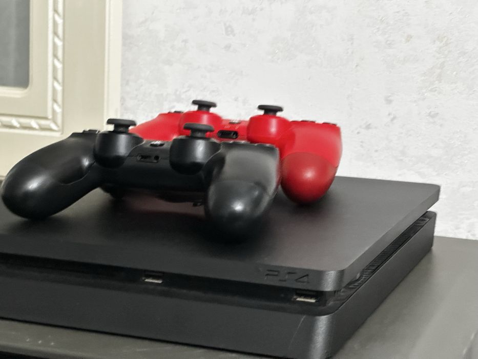 Срочно! Продам прошитую playstation 4 slim 1tb