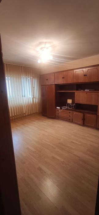 Inchiriez apartament