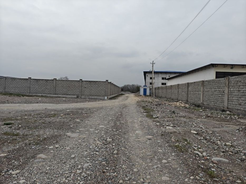 Чирчик промзонада 1-гектар ер сотилади