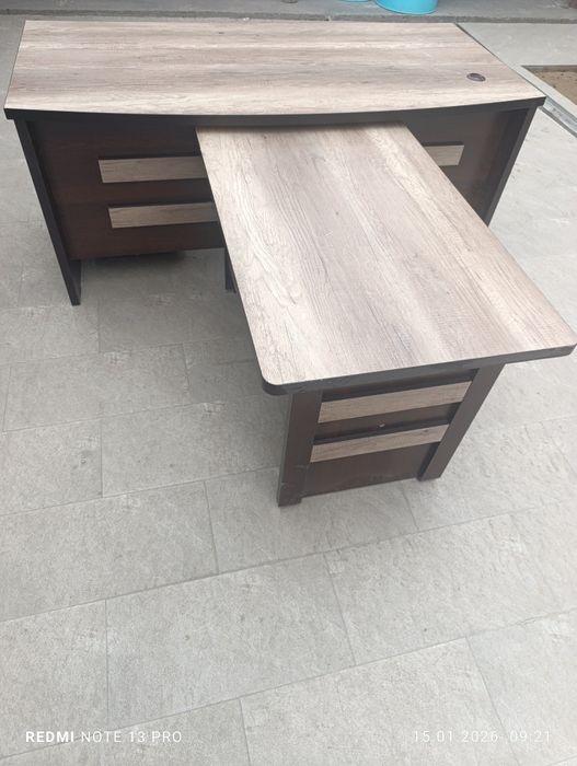 Продам офисный директорский стол