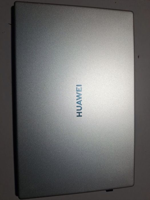 Vând Huawei matebook D15