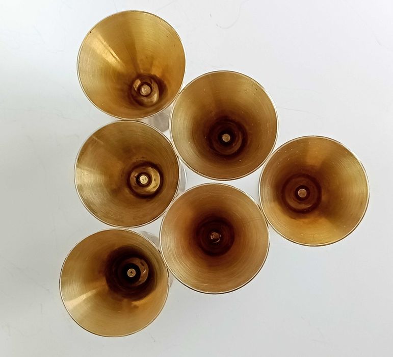 Серебряные рюмки.