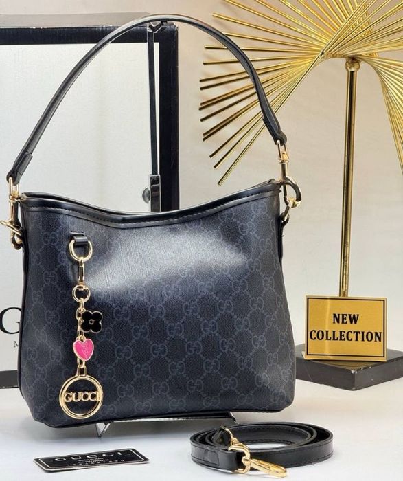 Geantă Gucci nouă, cu etichetă. Dimensiuni 31/19. Perfectă pentru a-ți