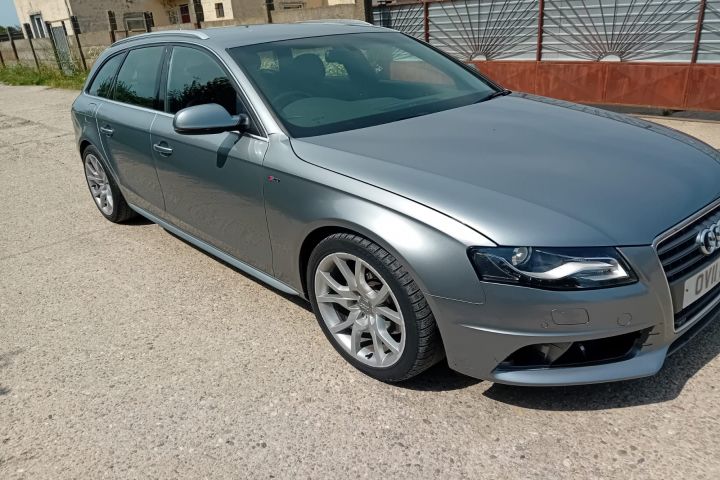 Grila bara fata centru Audi A4 B8/8K (facelift)