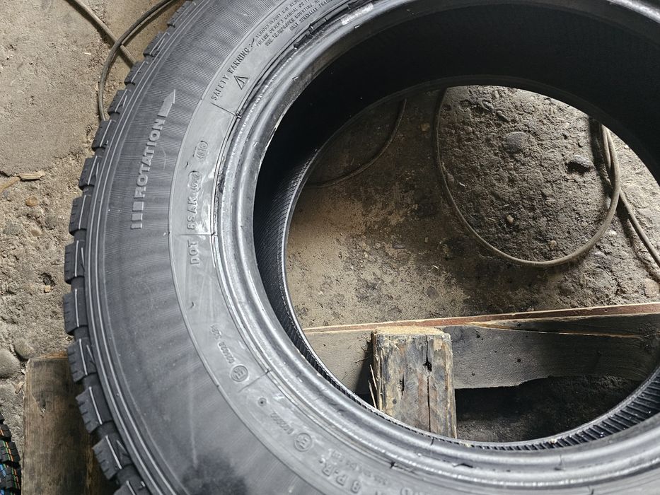 1 anvelope iarna 225 75 16C Petlas