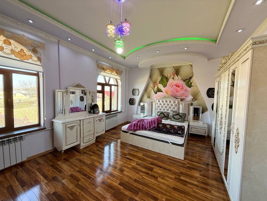 Hovli sotiladi srochni