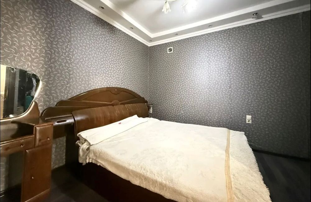 Продаю спальный гарнитур