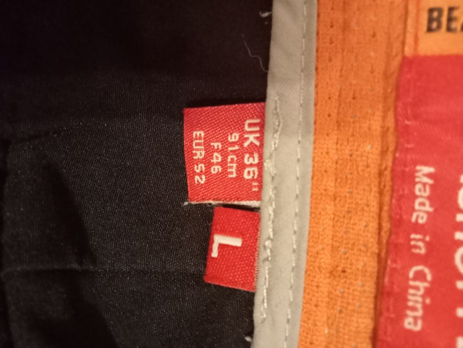 Pantaloni mărimea L